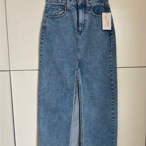 Universal Thread Women's Denim Straight Leg Jeans